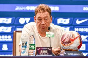 pg电子玩法-斯卢茨基：米特里策是目前中超最出色外援，1分差距不代表什么