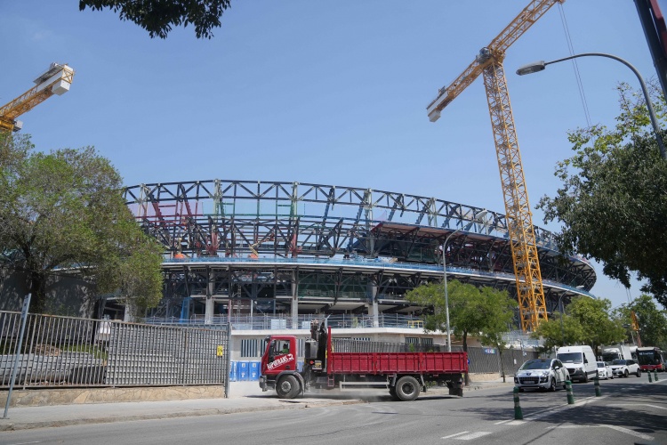 pg电子游戏攻略-世体：巴萨等待诺坎普改造的完工证书，球场部分开放&amp;容纳27000人