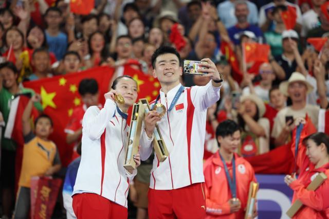 pg电子经验-郑思维：我们事业生活都圆满 黄雅琼：戒指挺合适的