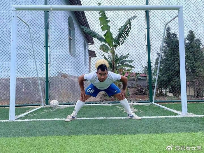 pg电子玩法-养牛、巡边、踢足球，他一样不差！