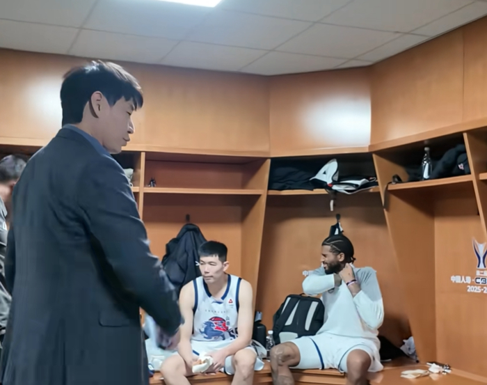 pg电子秘籍-淘汰浙江更衣室！邱彪体恤外援，总结变认哥现场，与全队打成一片|山东队|浙江队|陈林坚|德雷克·鲍威尔|诺曼·鲍威尔_新浪体育_新浪新闻